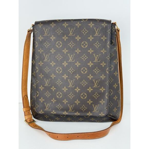 LOUIS VUITTON Monogram Musette - Picture 4 of 11